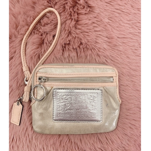 RARE Coach Poppy shimmery wristlet - Picture 1 of 15